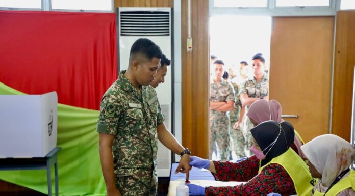 Undi awal PRK DUN Mahkota hari ini