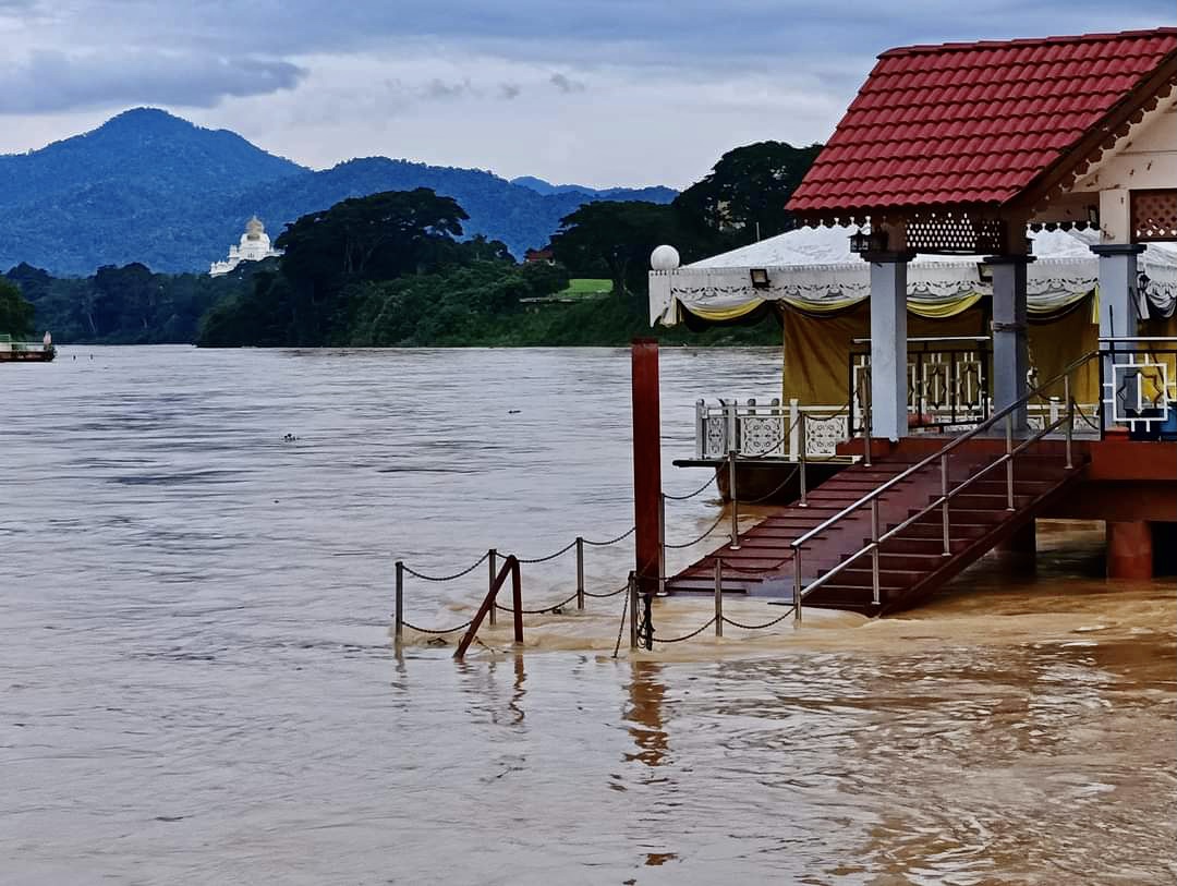 Banjir makin teruk di Perak: 625 penduduk dipindahkan