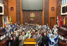 Ismi santuni kunjungan pelajar SMK Iskandar Shah ke Parlimen