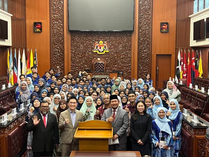 Ismi pelajar Parlimen