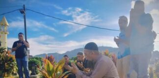 Ustaz Azhar ziarah keluarga, kubur allahyarham Mohd Fauzi