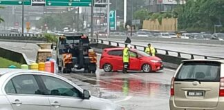 Banjir kilat: Lima kenderaan terperangkap