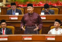 Garis putih dipasang di jalan raya elak kemalangan