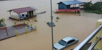 Sukarelawan tarik kereta tenggelam di Tangga Bradley