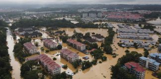 Banjir Sarawak semakin memburuk, mangsa meningkat