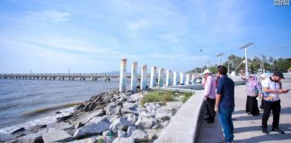 Matahari terbenam tang sini, ada tembok lepak