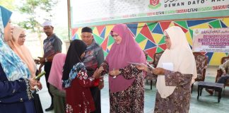 Hampir 1,000 murid terima bantuan set persekolahan