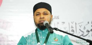 Jangan jadi anjing yang menyalak untuk Sang Singa