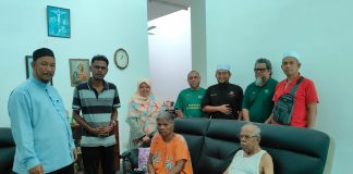 Adib tabah jaga ibu bapa walau berbeza agama
