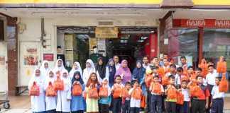 Sumbangan baju raya ringan beban keluarga asnaf