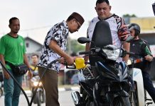 Petrol Raya ringan beban penunggang motosikal