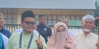 Ustaz Muhaimin selesai buang undi di SK Ayer Kuning