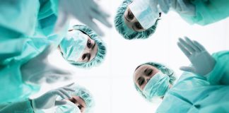Kerjaya doktor dalam sistem di Malaysia: Apa isunya?