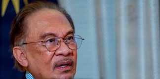 ART: Trump yang gila kuasa, terciduk