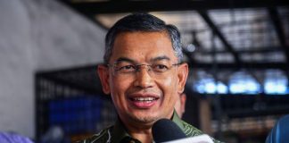 Turunkan lagi umur persaraan, bukan naikkan – Dr Azman