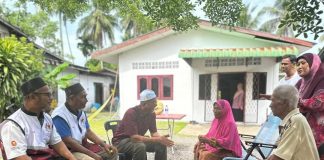 Warga emas selamat dari kebakaran bermalam di rumah anak