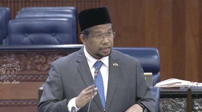 Jangan ada projek tergendala kerana kerakusan politik
