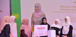 Peranan wanita sebagai pendamping dakwah ditonjolkan