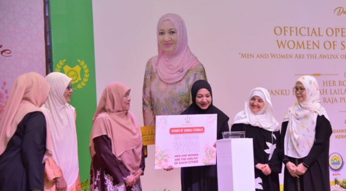 Peranan wanita sebagai pendamping dakwah ditonjolkan