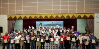Ibu tunggal syukur terima lot tanah lepas lama mohon