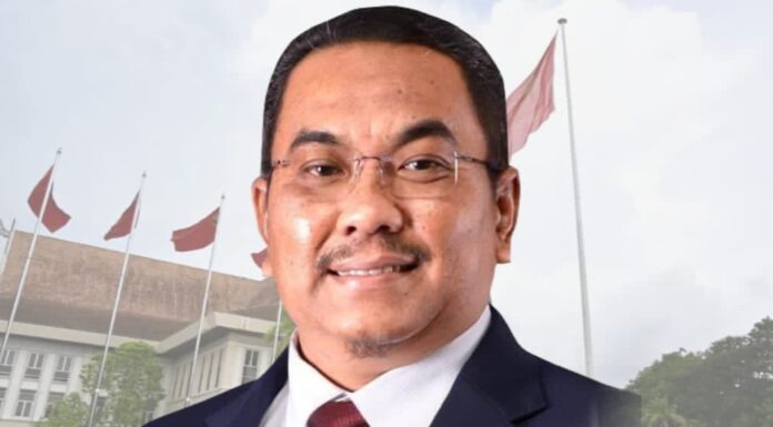 Bukan kata tercabut, bergoyang pun belum tentu