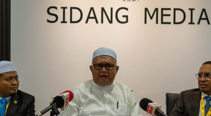 Gantung Ketua Pembangkang langkah terbelakang