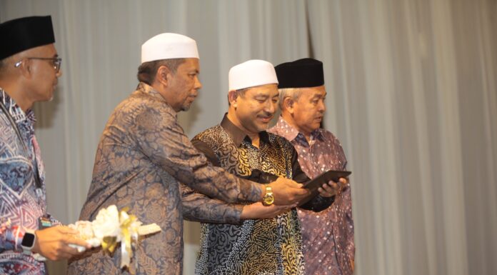 Perkasa e-tuisyen rakyat tingkat capaian pendidikan