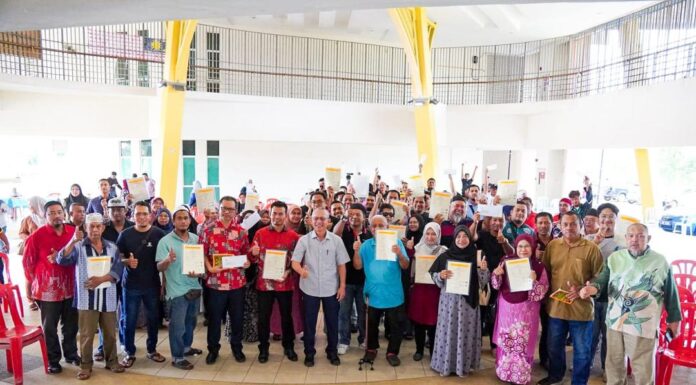138 penduduk Kijal terima hak milik tanah RTB