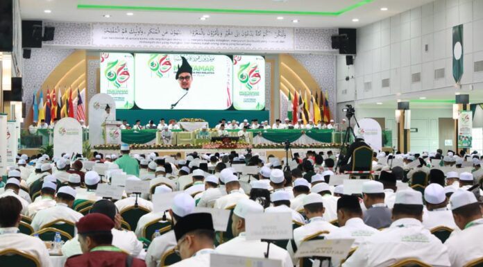 Jadi jambatan, bina jaringan dalam, luar negara