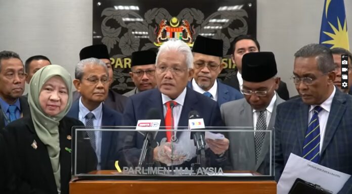 ‘Perdana Menteri baik tukar kerjaya jadi penari’