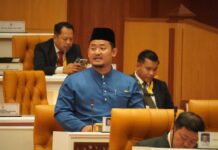 Penduduk bina sendiri jambatan kayu, dana lambat