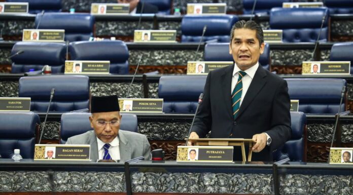 Elaun ‘lapuk’ jejas penjawat awam, isu Kertas Putih FELDA