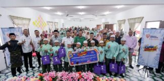 Pelajar SRIDQ terima sumbangan persekolahan