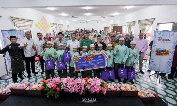150 pelajar Sekolah Rendah Islam Darul Quran (SRIDQ) menerima sumbangan keperluan persekolahan