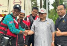 Banjir: Penduduk terputus hubungan dibantu NGO