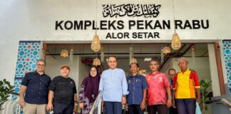 Dr Sam gamit perhatian peniaga, pengunjung Pekan Rabu