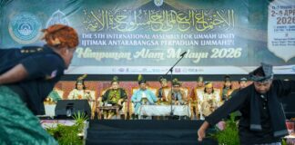 Lautan busana hidupkan semangat Alam Melayu