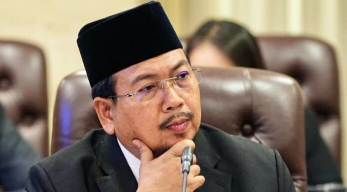 ‘Bekukan projek mega, fokus ekonomi rakyat’