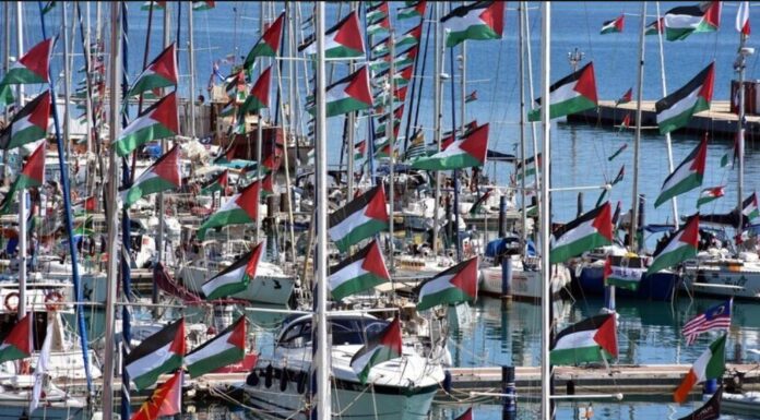 Israel pintas kapal: Ratusan orang awam terkandas di laut