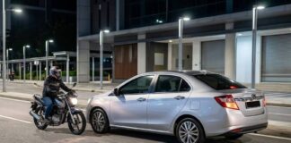 Lagi penunggang motor parah dirempuh pemandu mabuk
