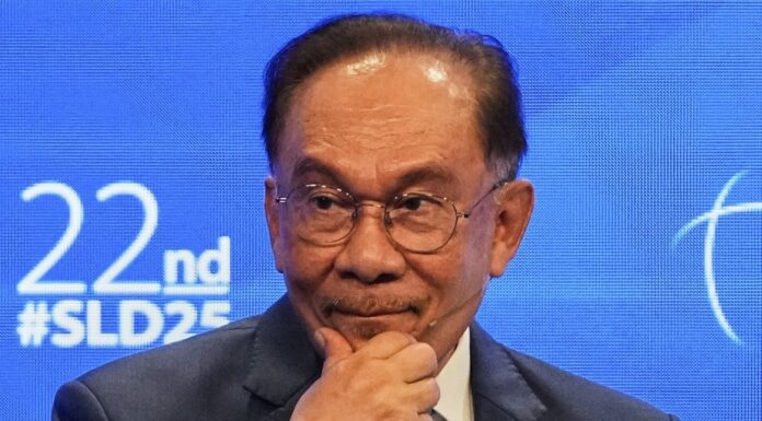Anwar runsing: PKR pecah paling teruk dalam sejarah