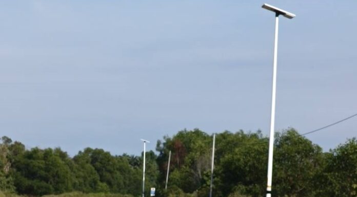 Lampu solar siap dipasang di Cherok Paloh