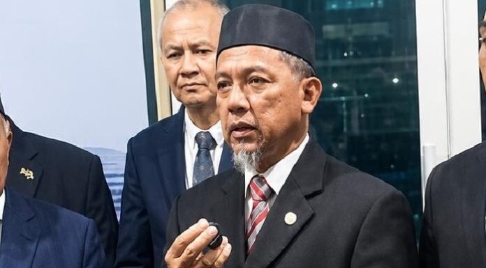 Pembangunan STR lewat, penduduk buat jalan sendiri