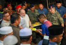 Sultan Kelantan berkenan santuni mangsa kebakaran