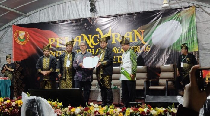 357 ahli BERSATU, tokoh profesional serah borang PAS