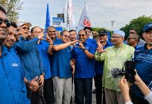 Aksi ‘hand-love’ Dr Sam dan Dr Zambry cuit perhatian