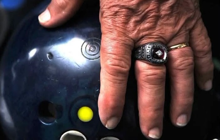 Hukum pakai cincin pada jari tengah Hukum pakai cincin pada jari tengah