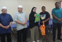 40 keluarga India di Segambut terima bantuan beras